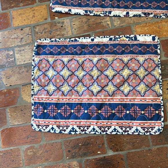 VCNY quilted standard shams (2) - Picture 3 of 12